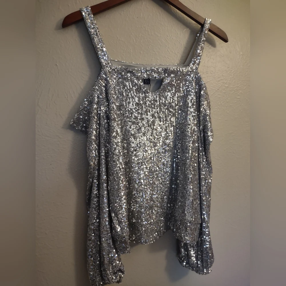 New Cable & Gauge Party Holiday Silver Sequin Cold Shoulder Blouse L - Picture 4 of 13